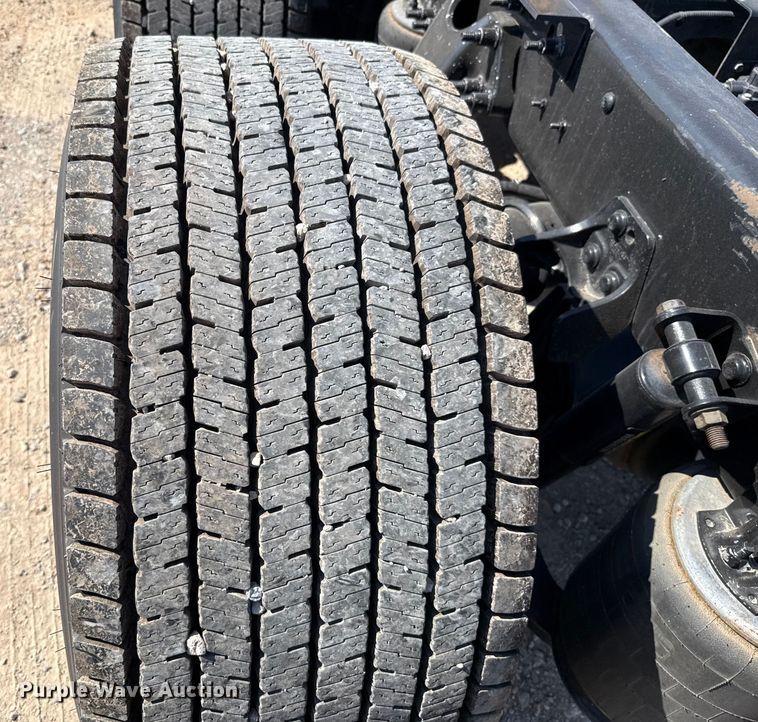 image for item EU2210 2021 International LT625 semi truck