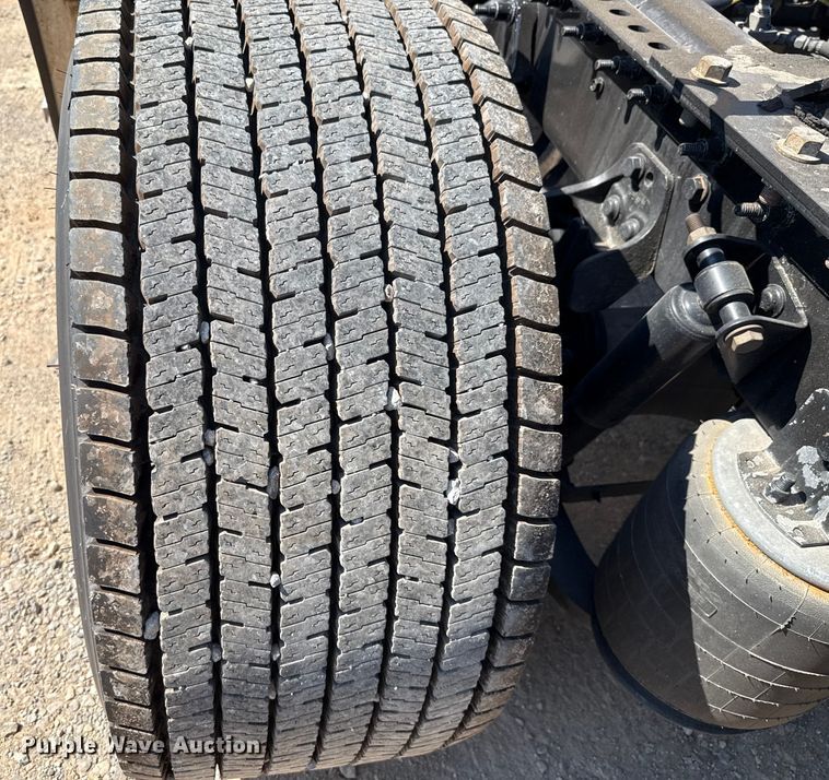 image for item EU2210 2021 International LT625 semi truck