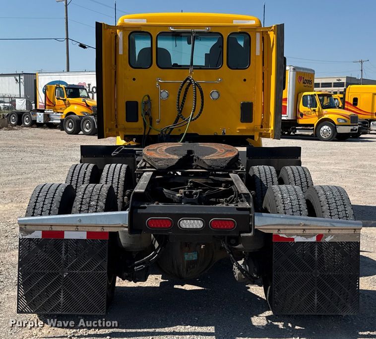 image for item EU2211 2020 Kenworth T680 semi truck