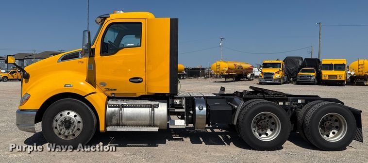 image for item EU2211 2020 Kenworth T680 semi truck
