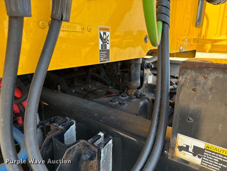 image for item EU2211 2020 Kenworth T680 semi truck