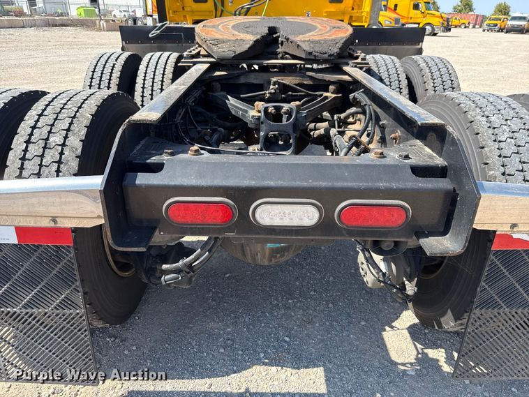 image for item EU2211 2020 Kenworth T680 semi truck