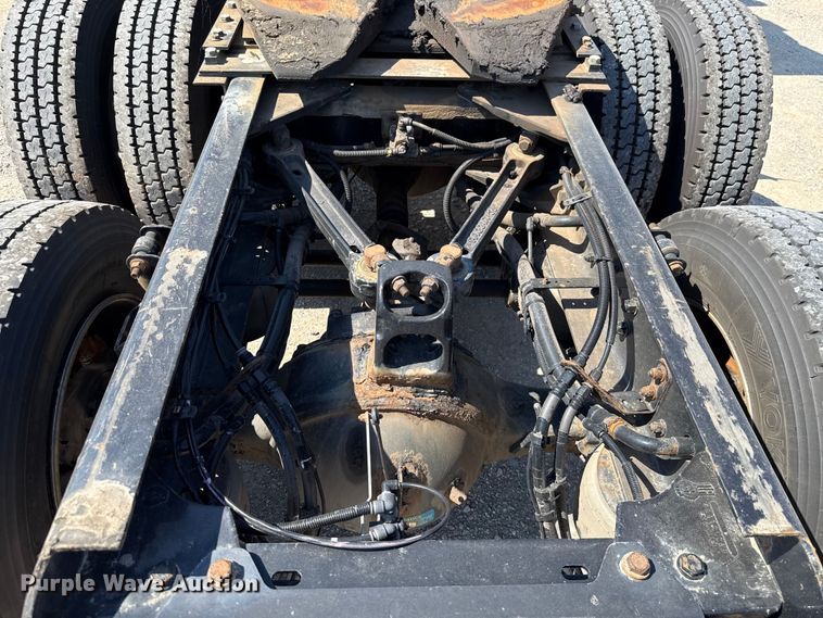 image for item EU2211 2020 Kenworth T680 semi truck