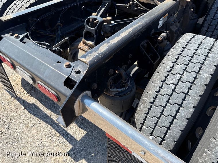 image for item EU2211 2020 Kenworth T680 semi truck