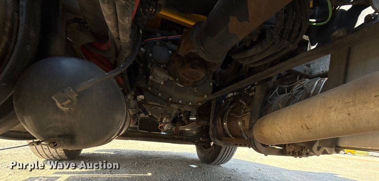 image for item EU2211 2020 Kenworth T680 semi truck