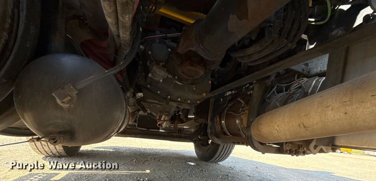 image for item EU2211 2020 Kenworth T680 semi truck