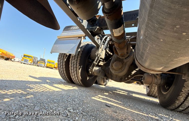 image for item EU2211 2020 Kenworth T680 semi truck