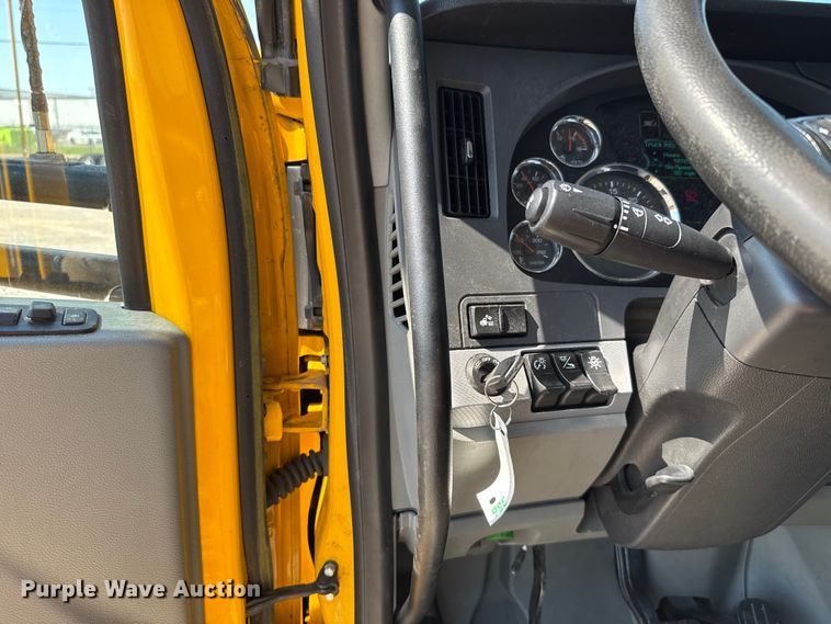 image for item EU2211 2020 Kenworth T680 semi truck