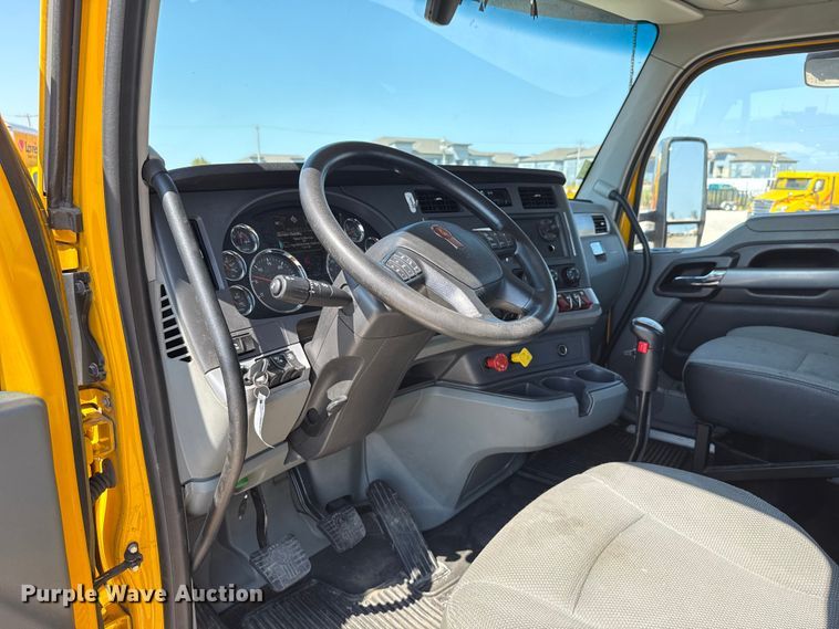 image for item EU2211 2020 Kenworth T680 semi truck