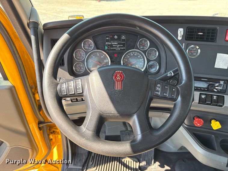 image for item EU2211 2020 Kenworth T680 semi truck