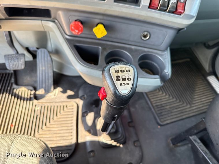 image for item EU2211 2020 Kenworth T680 semi truck