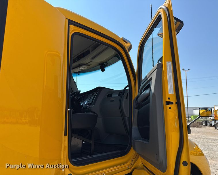 image for item EU2211 2020 Kenworth T680 semi truck