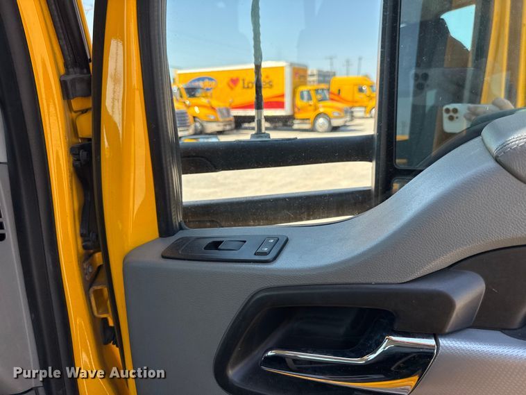 image for item EU2211 2020 Kenworth T680 semi truck