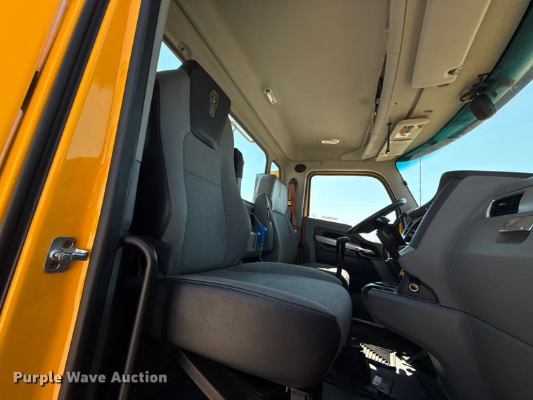 image for item EU2211 2020 Kenworth T680 semi truck