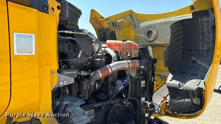 image for item EU2211 2020 Kenworth T680 semi truck