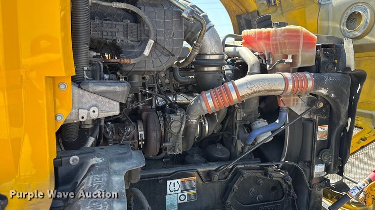 image for item EU2211 2020 Kenworth T680 semi truck