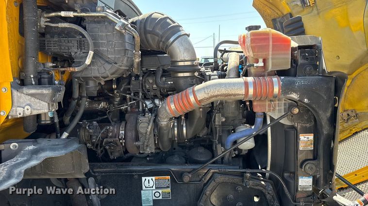 image for item EU2211 2020 Kenworth T680 semi truck