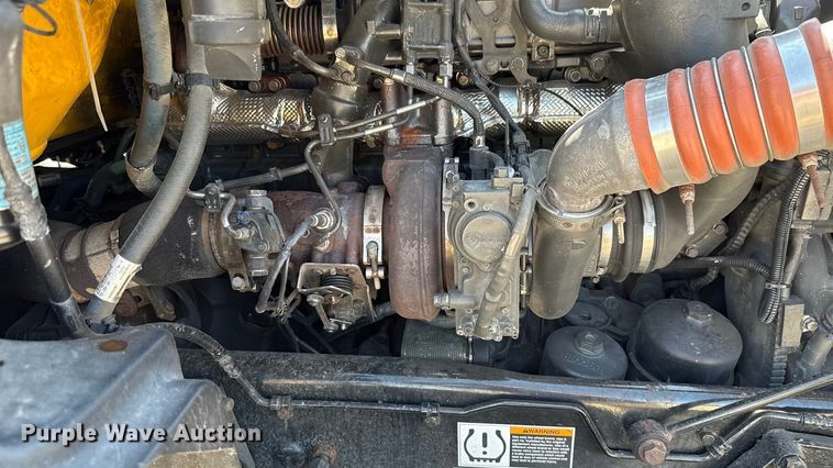 image for item EU2211 2020 Kenworth T680 semi truck