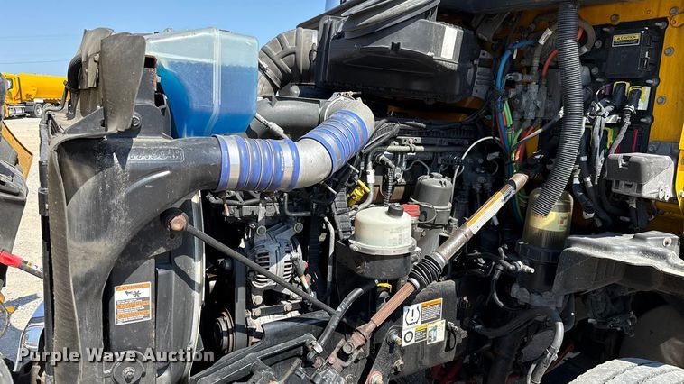 image for item EU2211 2020 Kenworth T680 semi truck