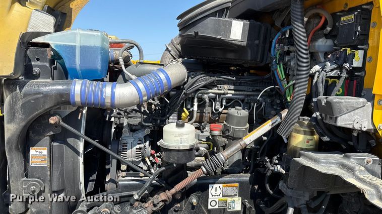 image for item EU2211 2020 Kenworth T680 semi truck