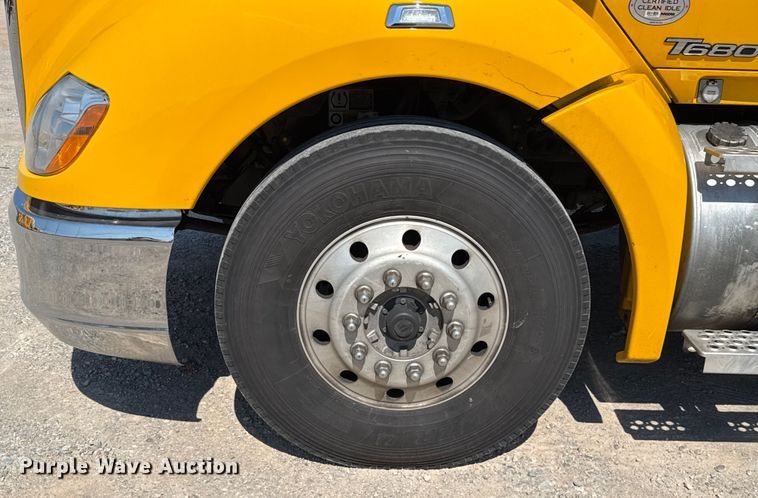 image for item EU2211 2020 Kenworth T680 semi truck