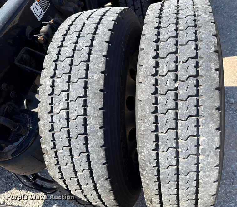 image for item EU2211 2020 Kenworth T680 semi truck