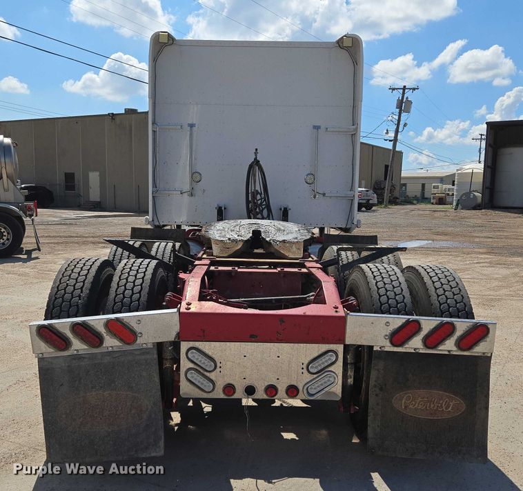 image for item EU3644 2007 Peterbilt 379 semi truck