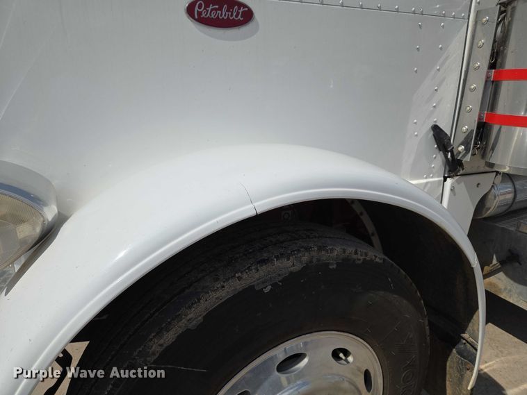 image for item EU3644 2007 Peterbilt 379 semi truck