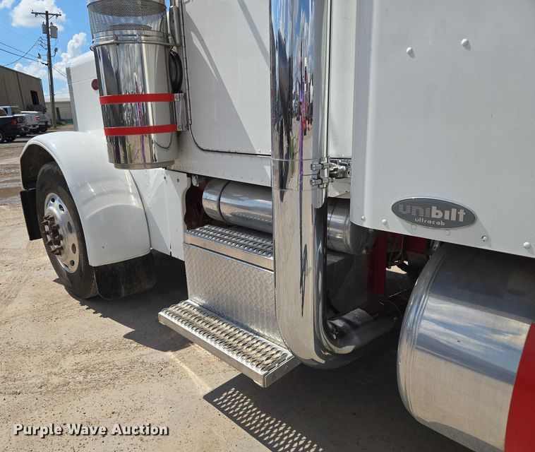 image for item EU3644 2007 Peterbilt 379 semi truck