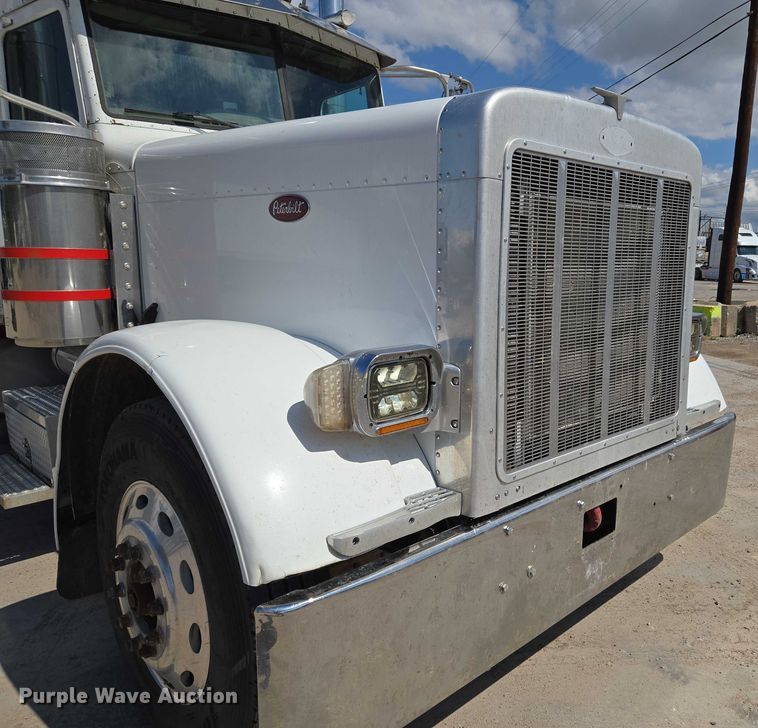 image for item EU3644 2007 Peterbilt 379 semi truck