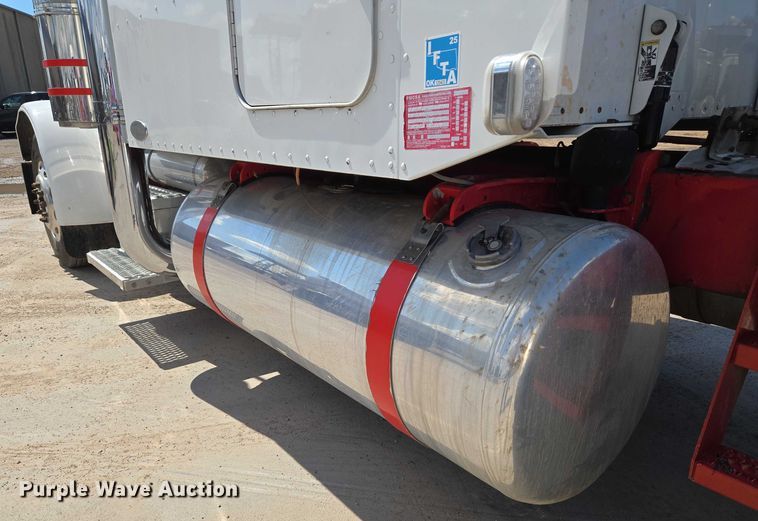 image for item EU3644 2007 Peterbilt 379 semi truck