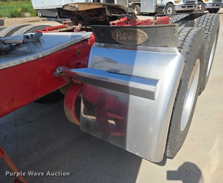 image for item EU3644 2007 Peterbilt 379 semi truck