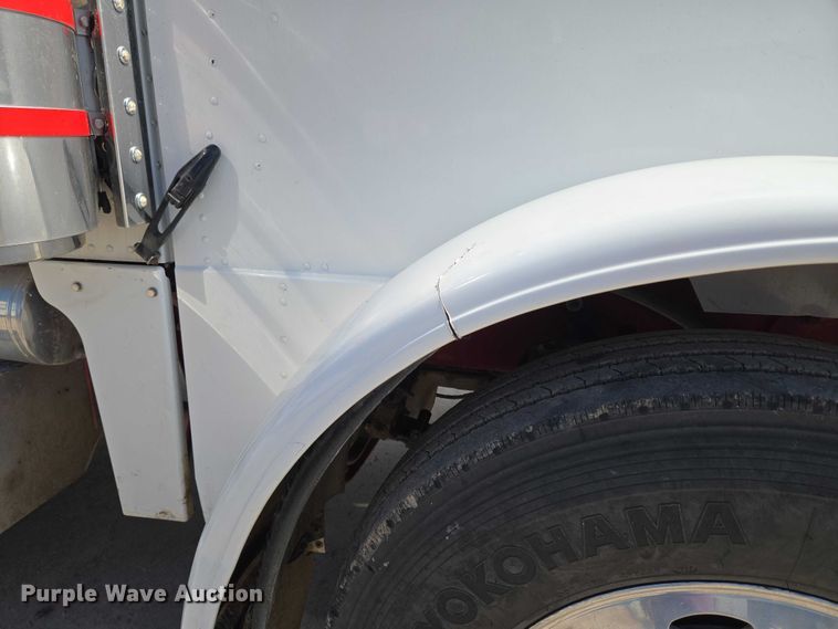 image for item EU3644 2007 Peterbilt 379 semi truck