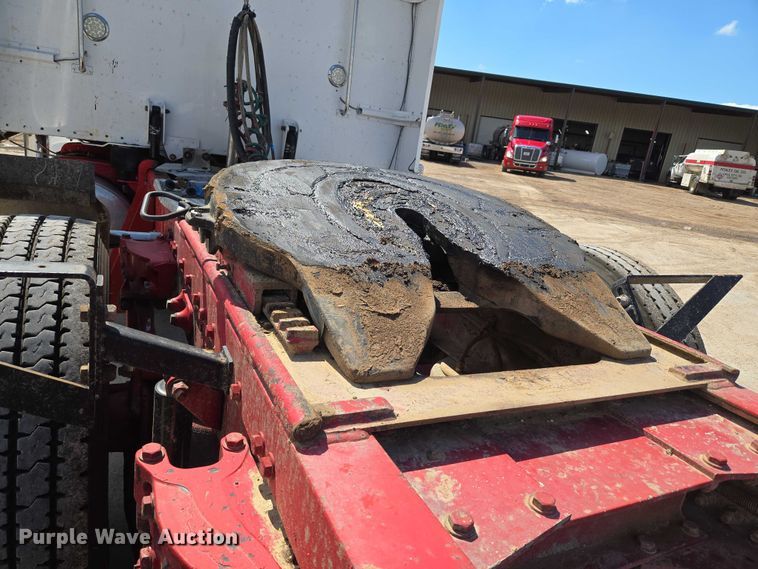 image for item EU3644 2007 Peterbilt 379 semi truck