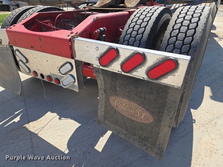 image for item EU3644 2007 Peterbilt 379 semi truck