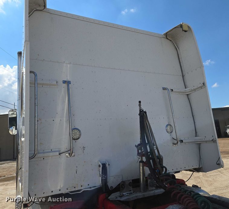 image for item EU3644 2007 Peterbilt 379 semi truck