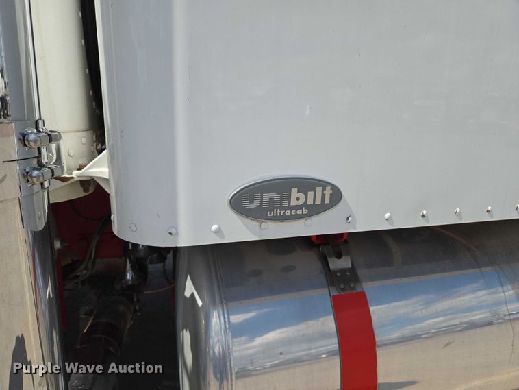 image for item EU3644 2007 Peterbilt 379 semi truck