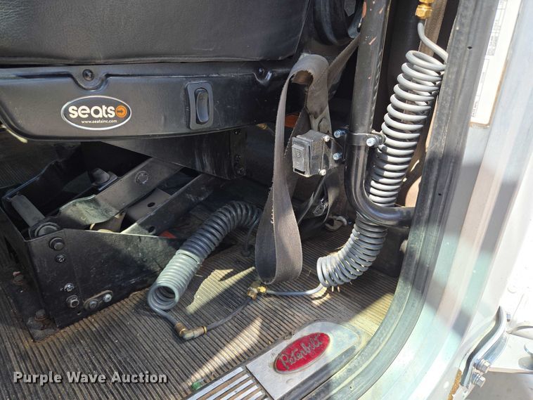 image for item EU3644 2007 Peterbilt 379 semi truck