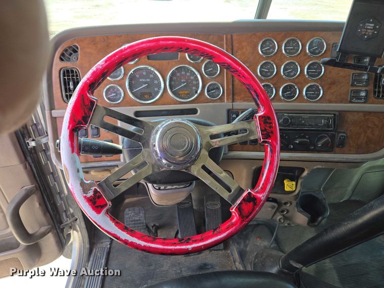 image for item EU3644 2007 Peterbilt 379 semi truck