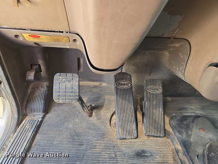 image for item EU3644 2007 Peterbilt 379 semi truck