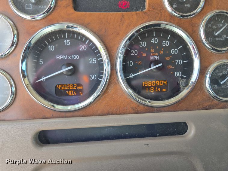 image for item EU3644 2007 Peterbilt 379 semi truck