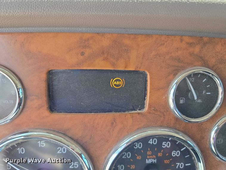 image for item EU3644 2007 Peterbilt 379 semi truck