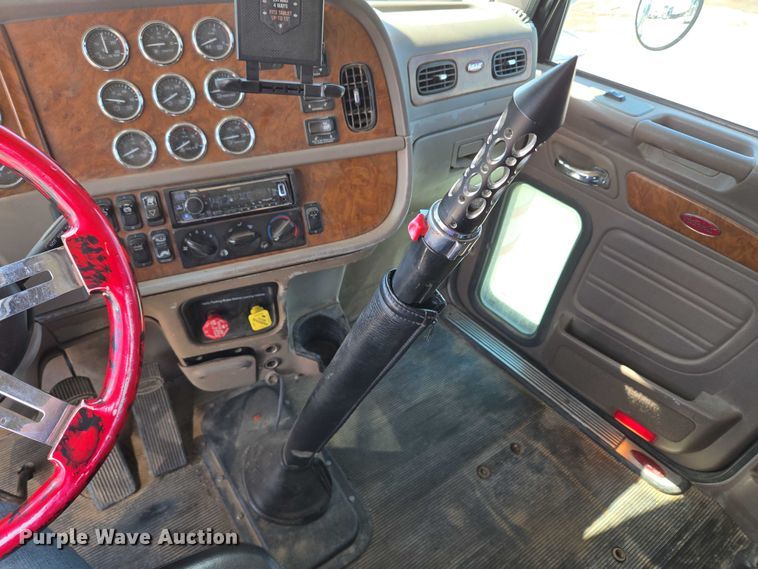 image for item EU3644 2007 Peterbilt 379 semi truck