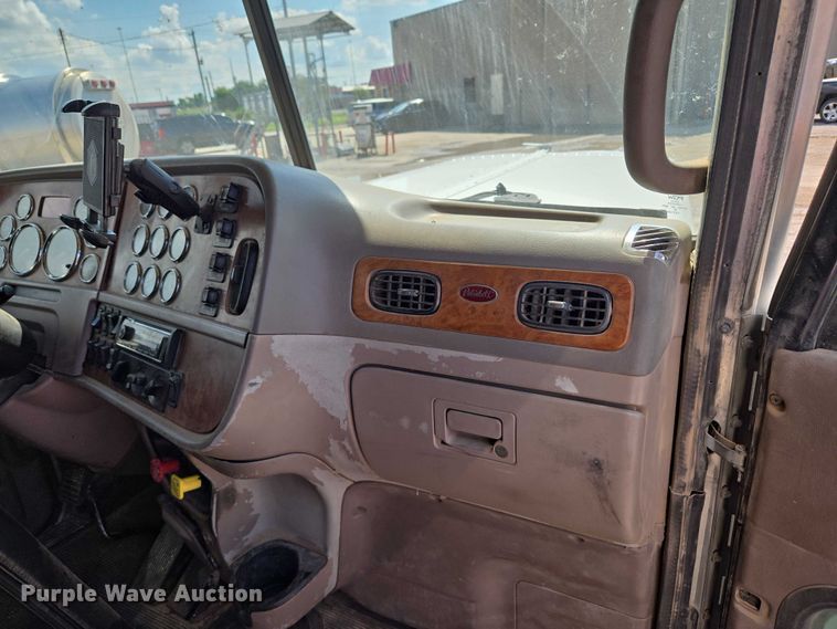 image for item EU3644 2007 Peterbilt 379 semi truck