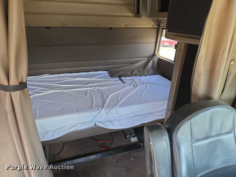 image for item EU3644 2007 Peterbilt 379 semi truck