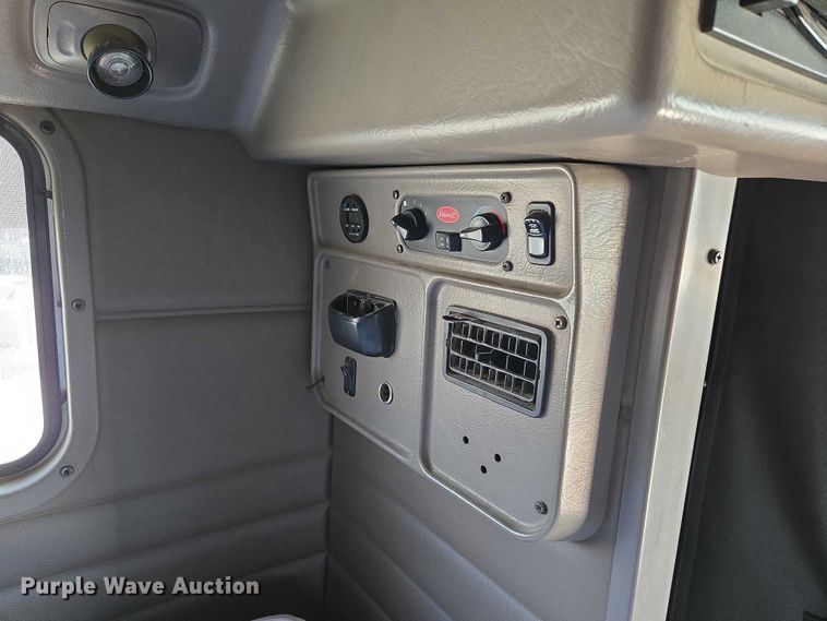 image for item EU3644 2007 Peterbilt 379 semi truck