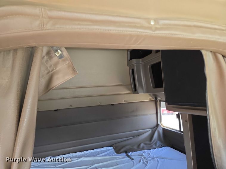 image for item EU3644 2007 Peterbilt 379 semi truck