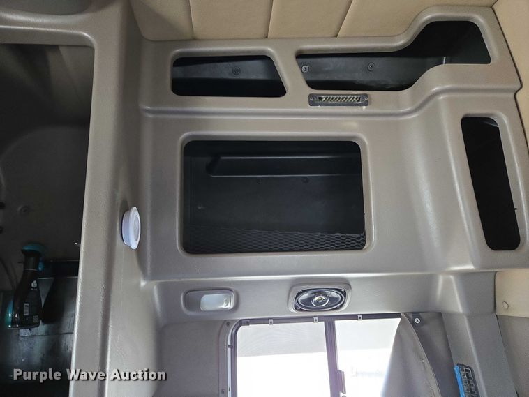 image for item EU3644 2007 Peterbilt 379 semi truck