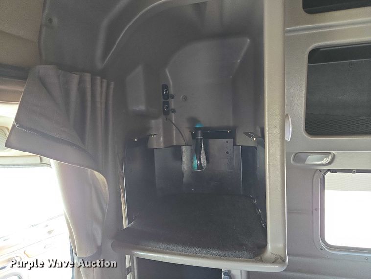 image for item EU3644 2007 Peterbilt 379 semi truck