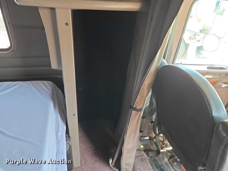 image for item EU3644 2007 Peterbilt 379 semi truck